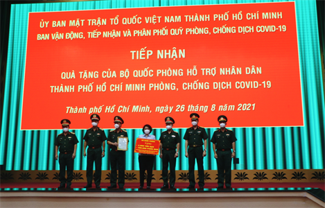 Bộ Quốc phòng và các doanh nghiệp Quân đội trao quà tặng hỗ trợ nhân dân Thành phố Hồ Chí Minh chống dịch