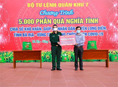 Bộ Tư lệnh Quân khu 7 trao tặng 500 phần quà cho Nhân dân huyện Long Điền, tỉnh Bà Rịa – Vũng Tàu
