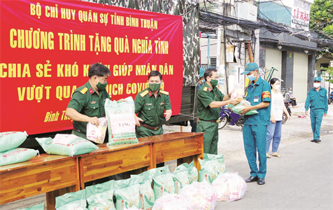 LLVT tỉnh Bình Thuận: Phát huy truyền thống, xung kích giúp dân chống dịch