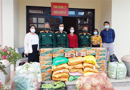 Đoàn Kinh tế - Quốc phòng Lâm Đồng thăm tặng quà khu cách ly tại Đà Lạt