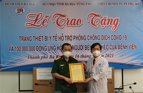 Bộ CHQS tỉnh Bà Rịa - Vũng Tàu tặng máy tạo ôxy cho Bệnh viện Bà Rịa