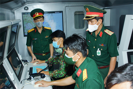Thiếu tướng Đặng Văn Hùng kiểm tra Tiểu đoàn 97