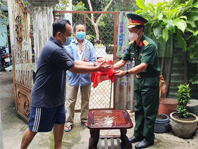 Bàn giao 6 bộ tro cốt về gia đình
