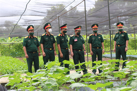 Tổng cục Hậu cần chấm thi “Doanh trại chính quy, xanh, sạch, đẹp” tại Lữ đoàn 22