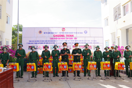 Bộ Tư lệnh Quân khu tặng 500 phần quà cho cán bộ, chiến sĩ và Nhân dân tỉnh Tây Ninh, Bình Dương