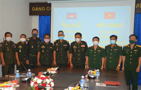 Trao đổi tình hình biên giới giữa Bộ CHQS tỉnh Bình Phước với Tiểu khu Quân sự Tbongkhmun, Quân đội Hoàng gia Campuchia