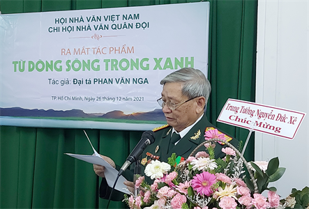 Ra mắt hồi ký "Từ dòng sông trong xanh"