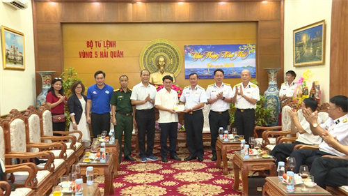 Lãnh đạo tỉnh Bình Dương thăm, chúc tết Bộ Tư lệnh Vùng 5 Hải quân