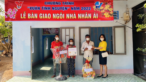 Bàn giao "Ngôi nhà nhân ái" cho thanh niên nhập ngũ