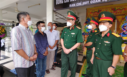 Bộ Tư lệnh TPHCM viếng chiến sĩ dân quân hi sinh khi làm nhiệm vụ
