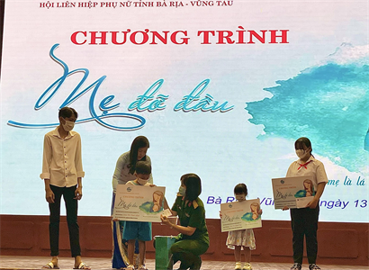 Bộ CHQS tỉnh Bà Rịa - Vũng Tàu tặng sổ tiết kiệm hưởng ứng Chương trình “Mẹ đỡ đầu”