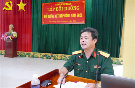 Sư đoàn 7 bồi dưỡng nhận thức về Đảng và lý luận đảng viên mới
