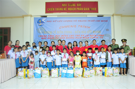Phụ nữ LLVT TPHCM “Hướng về biên cương - biển đảo quê hương”