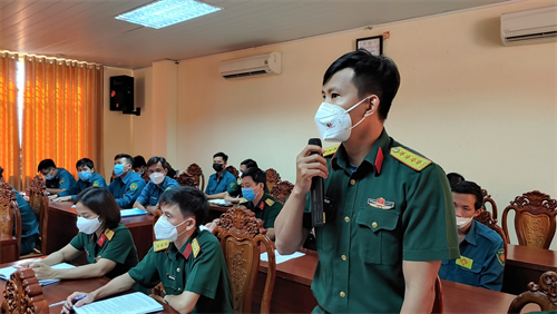 Thủ trưởng Bộ Tư lệnh TPHCM đối thoại dân chủ với cán bộ, chiến sĩ LLVT quận Tân Phú