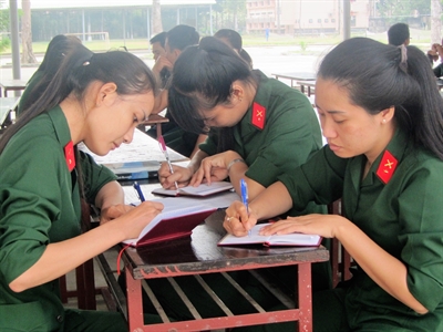 ​Tâm sự của những “Bông hồng xanh” ngày đầu quân ngũ