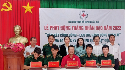 Phối hợp hoạt động giữa Biên phòng biển và Hội Chữ thập đỏ huyện Cần Giờ