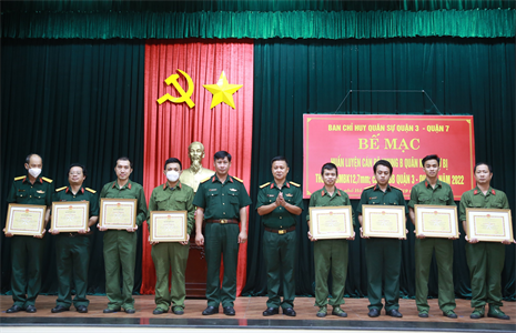 Ban CHQS Quận 7 bế mạc huấn luyện quân nhân dự bị