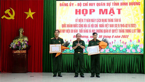 Bộ CHQS tỉnh Bình Dương họp mặt kỷ niệm 77 năm Cách mạng tháng Tám và Quốc khánh 2-9