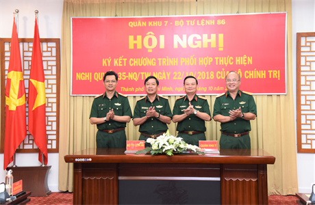 Quân khu 7 ký kết chương trình phối hợp bảo vệ nền tảng tư tưởng của Đảng