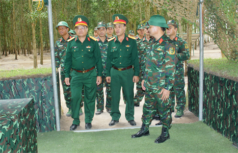 Đại tá Phạm Phú Ý kiểm tra công tác chuẩn bị diễn tập của các đơn vị