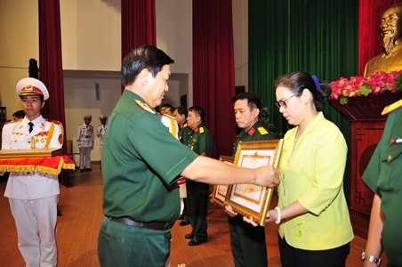 TP. Hồ Chí Minh: Khen thưởng 22 tập thể, cá nhân về công tác GDQP- AN
