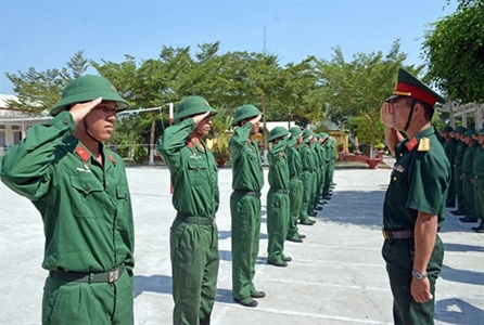 Thăm chiến sĩ mới ở vùng núi Bà Đen