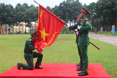 Đảng ủy, chỉ huy Sư đoàn 302 - Kính báo