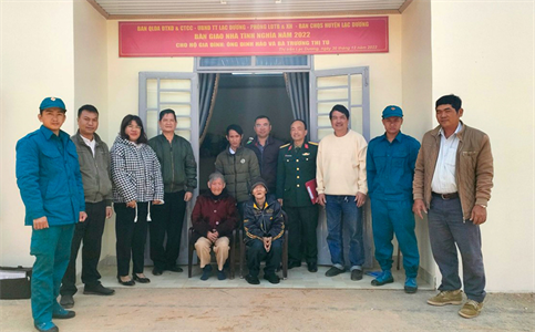 Huyện Lạc Dương, tỉnh Lâm Đồng bàn giao nhà "Tình nghĩa quân – dân"