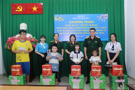 Công ty Cổ phần Dệt may 7 trao kinh phí hỗ trợ trẻ em mồ côi