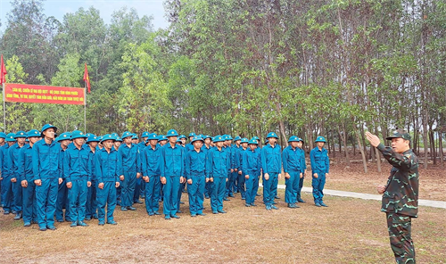 Tỉnh Bình Phước: Đại đội Dân quân luân phiên tập trung đợt I năm 2023 bắn đạn thật