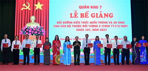 Quân khu 7 bế giảng lớp bồi dưỡng kiến thức quốc phòng và an ninh cho cán bộ đối tượng 2