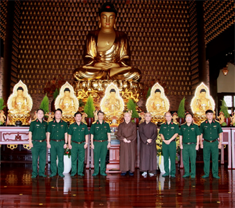Bộ Tư lệnh Quân khu 7 thăm, chúc mừng Đại lễ Phật đản năm 2023.