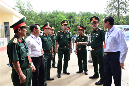 Bộ Quốc phòng tổ chức tham quan các mô hình điểm trên địa bàn Quân khu 7