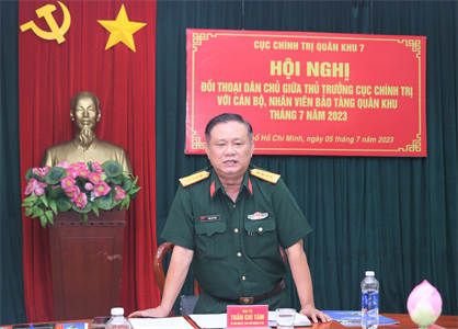 Thủ trưởng Cục Chính trị đối thoại dân chủ với cán bộ, nhân viên Bảo tàng Quân khu