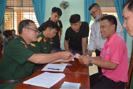 Ban CHQS thành phố Tây Ninh chi trả phụ cấp trách nhiệm cho quân nhân dự bị