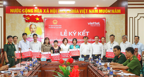 Viettel Bình Phước trao học bổng “Vì em hiếu học” tại Bù Gia Mập