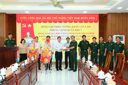 Bộ Tư lệnh Quân khu 7 thăm và chúc Tết tại huyện Đạ Tẻh
