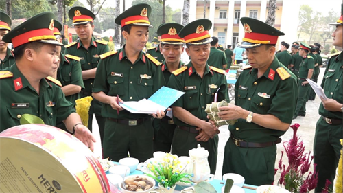 Bộ CHQS tỉnh Bình Dương: Hội thi gói, nấu bánh chưng, bánh tét