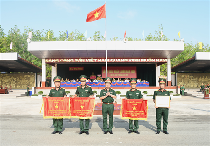 Trung tướng Trần Hoài Trung, Bí thư Đảng ủy, Chính ủy Quân khu dự Lễ ra quân huấn luyện tại Sư đoàn 5