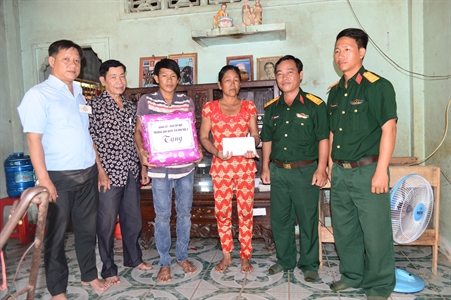 ​Trường bắn Quốc gia khu vực 3 thăm gia đình chiến sĩ có hoàn cảnh khó khăn