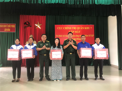 Cục Chính trị Quân khu gặp mặt tri thức trẻ tình nguyện
