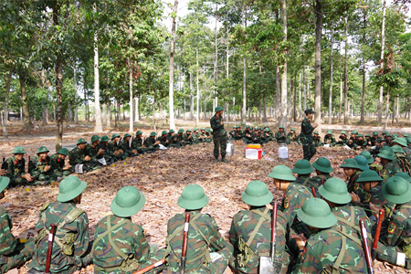 “Bát nước thao trường” ấm lòng chiến sĩ