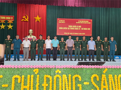 Lãnh đạo Quận 1 thăm, động viên chiến sĩ mới nhập ngũ tại Trung đoàn 31
