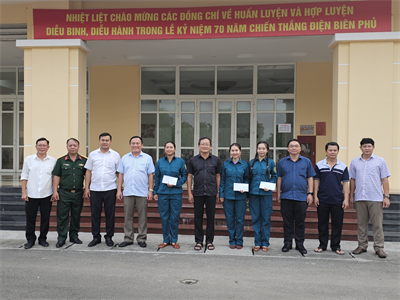 Quận 11 thăm, động viên nữ dân quân huấn luyện diễu binh, diễu hành kỷ niệm 70 năm Chiến thắng Điện Biên Phủ
