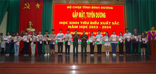 Bộ CHQS tỉnh Bình Dương gặp mặt, tuyên dương các cháu thiếu nhi