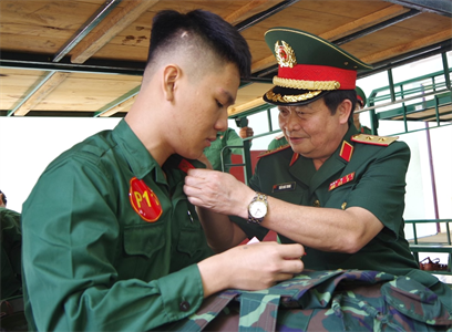Dấu ấn “7 nhất” trong phong trào thi đua của LLVT Quân khu 7