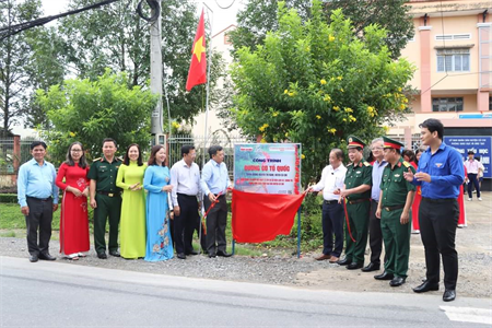 Ban CHQS huyện Củ Chi phối hợp khánh thành tuyến “Đường cờ Tổ quốc - đường Nguyễn Thị Rành”