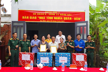 ​Trung đoàn 4, Sư đoàn 5 bàn giao “Nhà tình nghĩa quân – dân”