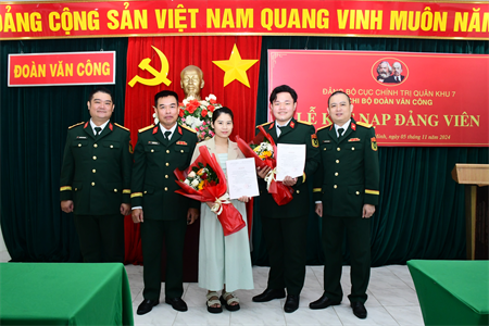 Chi bộ Đoàn Văn công Quân khu: Kết nạp 2 đảng viên