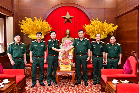 Trường Sĩ quan Lục quân 2 thăm, chúc Tết Bộ Tư lệnh Quân khu 7